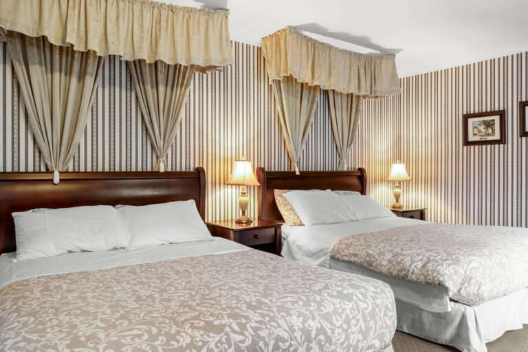 Chambre à deux lits de l'Auberge du Manoir