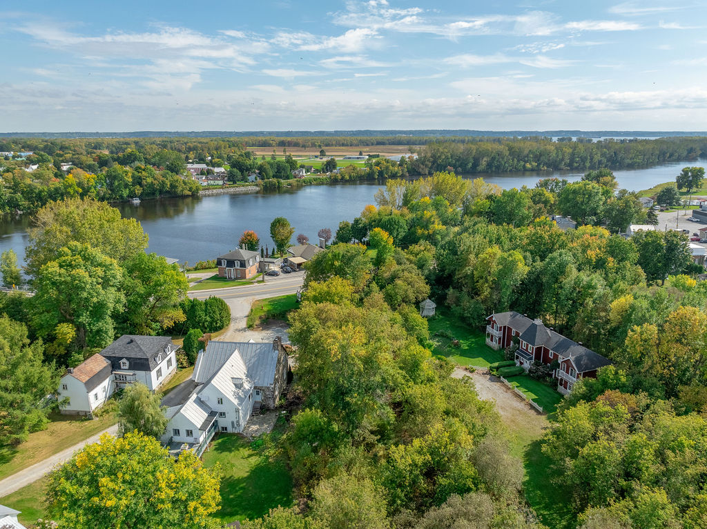 Aerial view of Auberge du Manoir and its grounds near the Sainte-Anne River