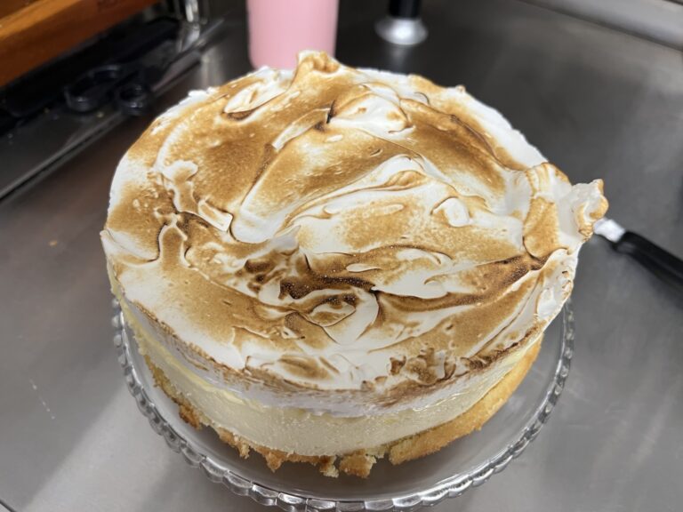 Meringue cake on a cake stand.